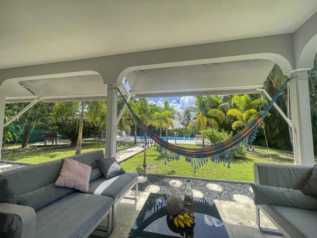8. Location villa piscine Saint François Guadeloupe_Terrasse.